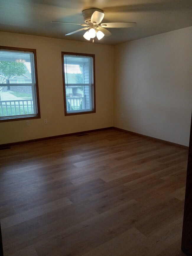Sala de estar (abajo) - 2423 Parkfield Drive