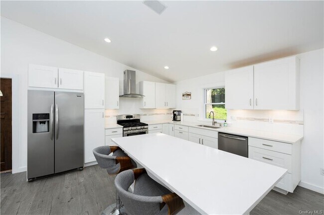 Foto del edificio - 257 White Pond Rd