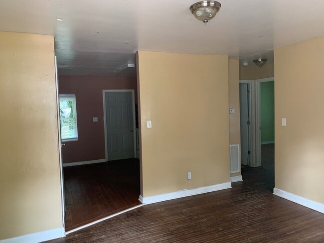 Building Photo - Move-in ready 1 Story Duplex located in th...