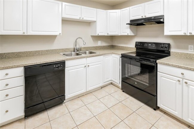 Building Photo - 7503 N Dartmouth Ave