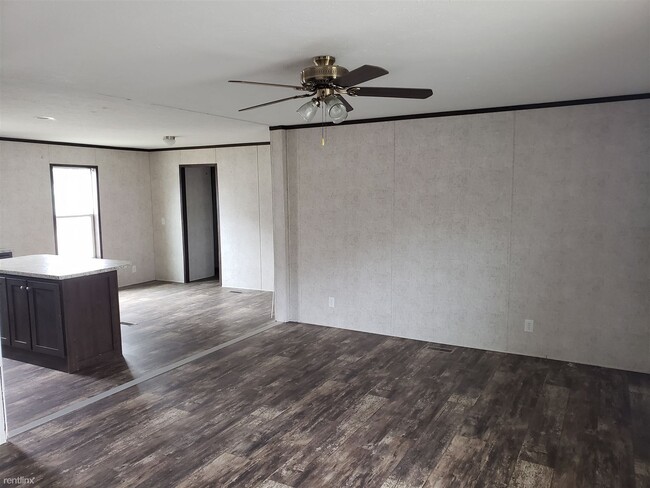 Building Photo - 631 Countryside Trailer Ct