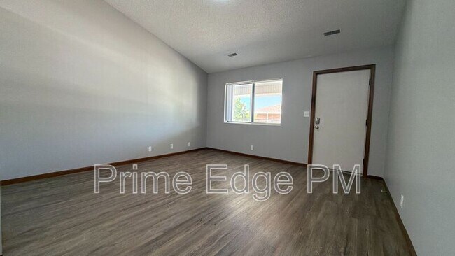 Foto del edificio - 4621 Prescott Ave