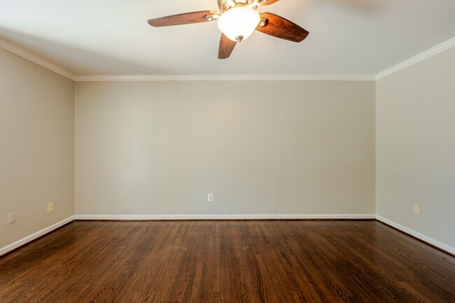 Foto del edificio - 6143 Edsall Rd