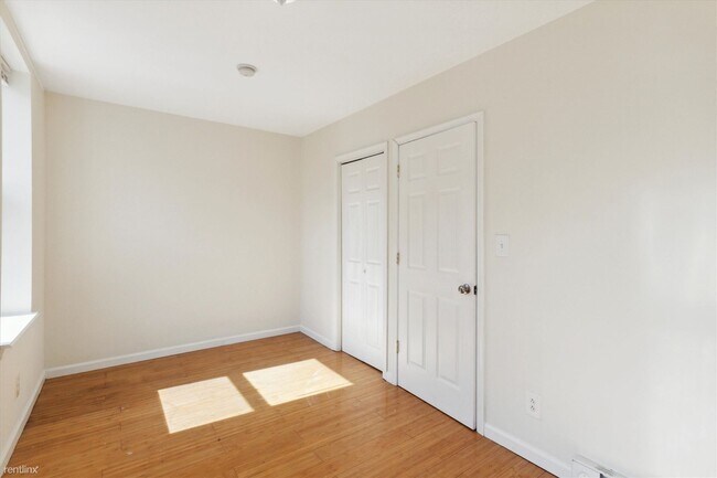 Foto del edificio - 2 br, 2 bath Triplex - 1616 WILLINGTON ST ...