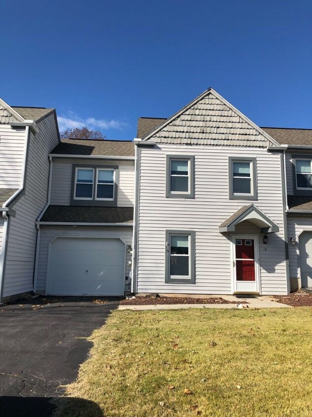 12 Saddlebrook Ln, Coatesville, PA 19320 Townhome Rentals in