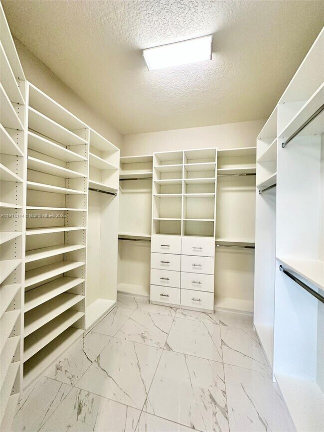 Foto del edificio - 10410 NW 67th St