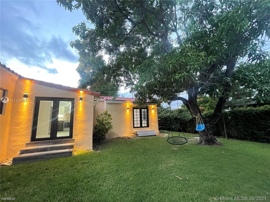 Primary Photo - 3 br, 2 bath House - 9 Campina Ct
