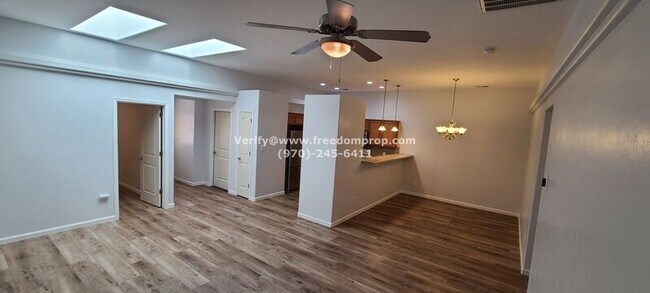 Foto del edificio - 588 1/2 Belhaven Way