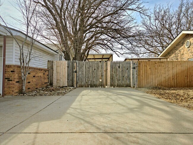 Foto del edificio - 4 Bedroom Home Near LCU with HUGE Bonus Room