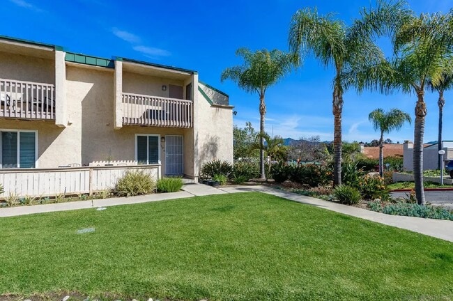 Building Photo - 712 Silver Dr