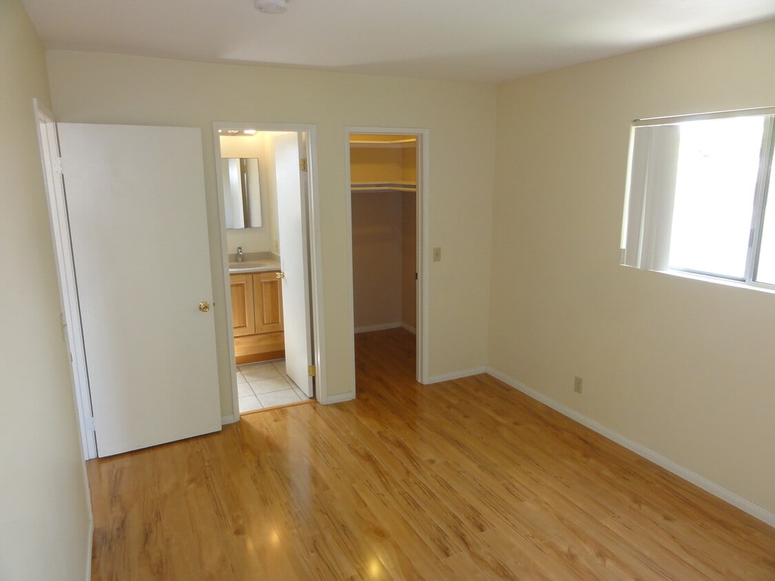 Building Photo - 3412 Falcon Ave