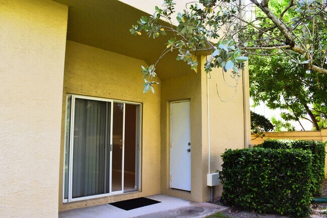 Building Photo - Amazing Location In Tequesta Florida