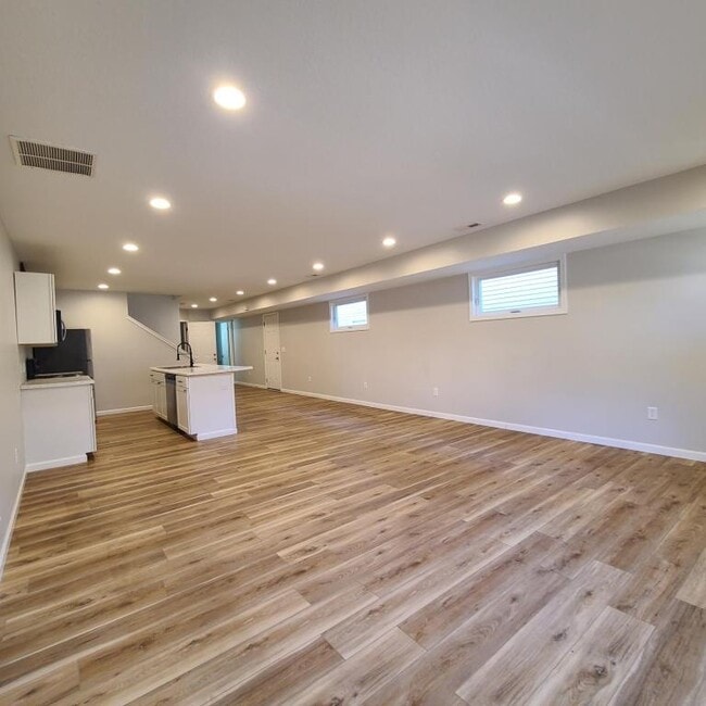 Building Photo - 2503 S Hanna St