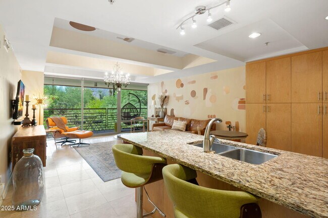 Building Photo - 7121 E Rancho Vista Dr