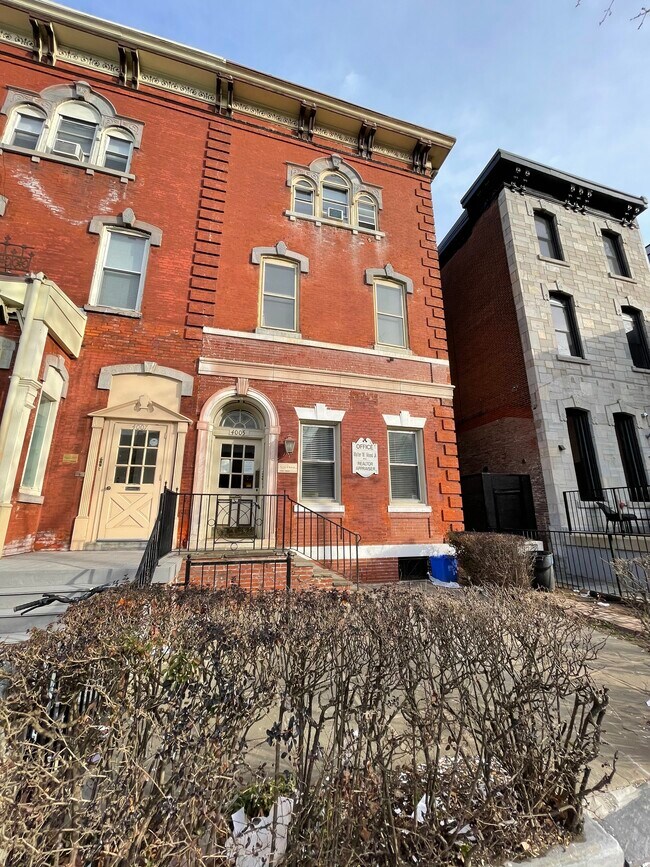 Building Photo - 4005 Chestnut St