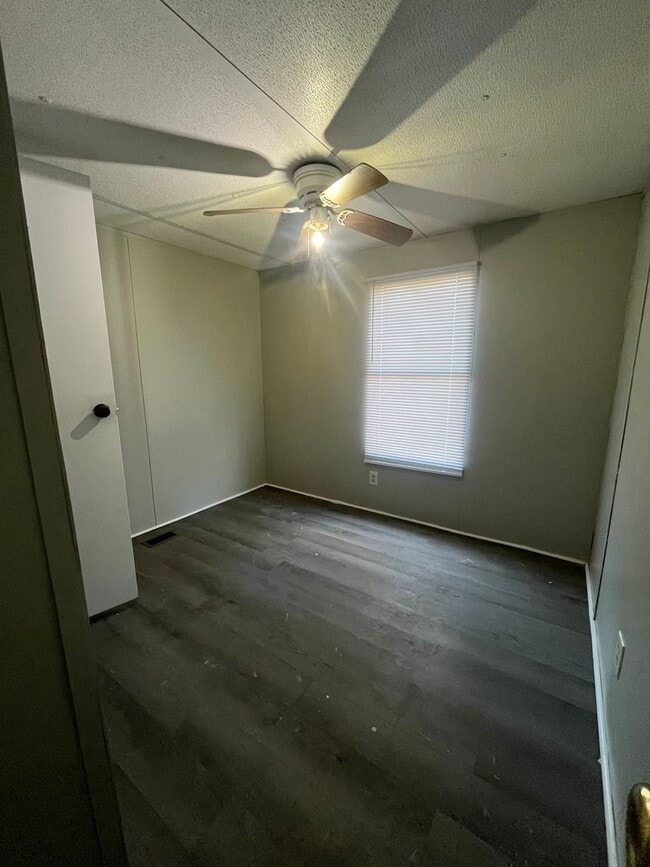Building Photo - 3 bed 2 bath MH - Hazlehurst