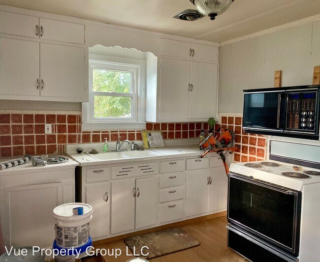 Building Photo - 2 br, 1 bath House - 110 South 11th Avenue