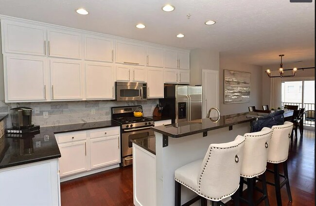 Building Photo - 6587 Reserve Dr
