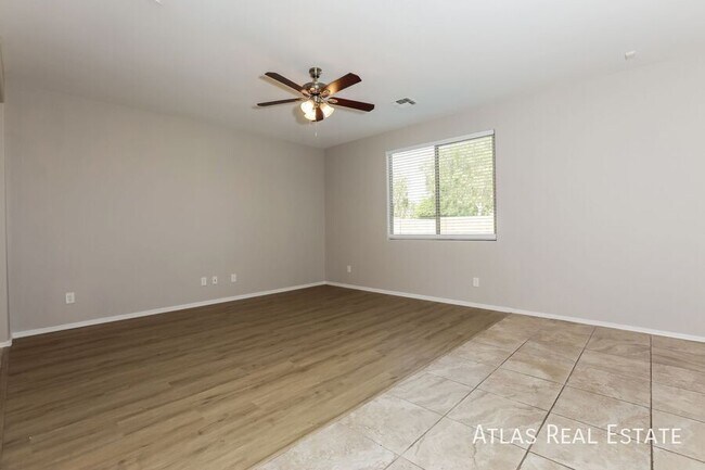 Foto del edificio - 12176 W Chase Ln