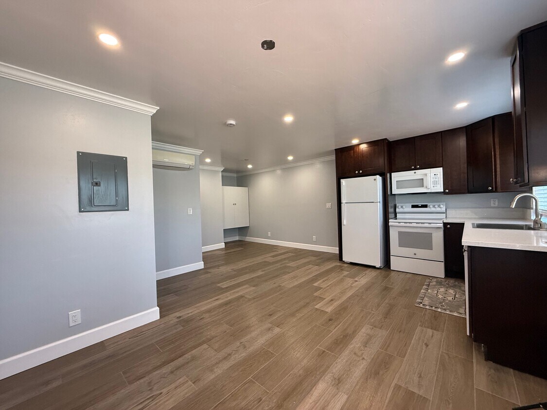 Foto principal - 6112 Travers Way