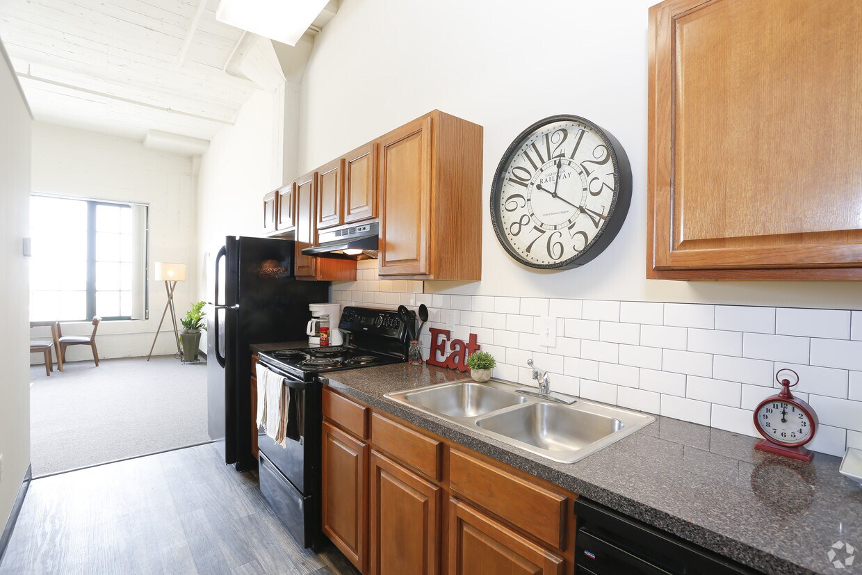 Innes Station Apartments in Wichita, KS