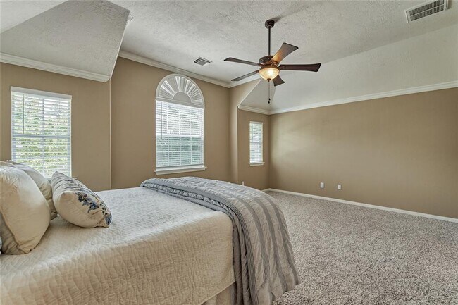 Building Photo - 11 E Burberry Cir