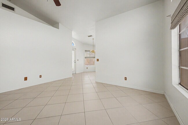 Foto del edificio - 6836 S 18th St