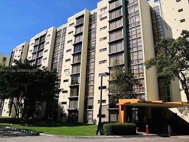 Foto del edificio - 17021 N Bay Rd