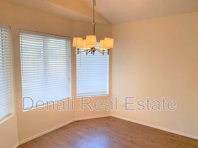 Foto del edificio - 5003 W Whitten St