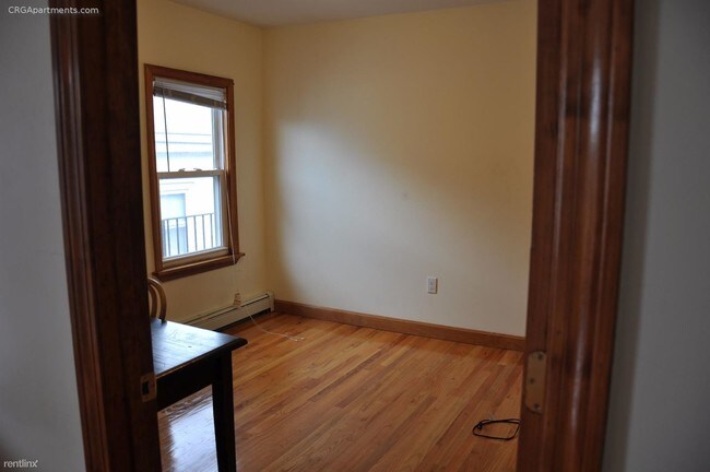Building Photo - 295 Elm St