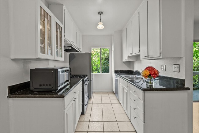 Building Photo - 5055 Coldwater Canyon Ave