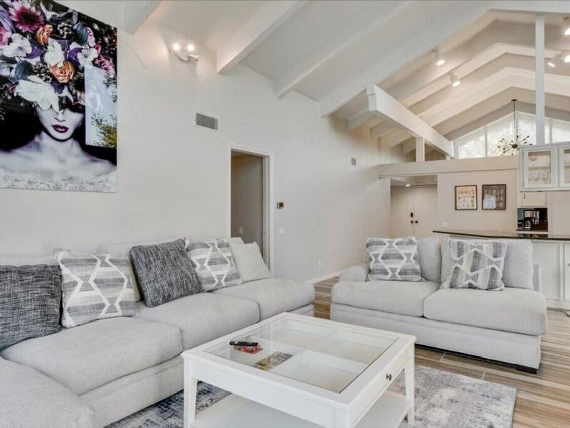 Primary Photo - 610 W Northgate Dr
