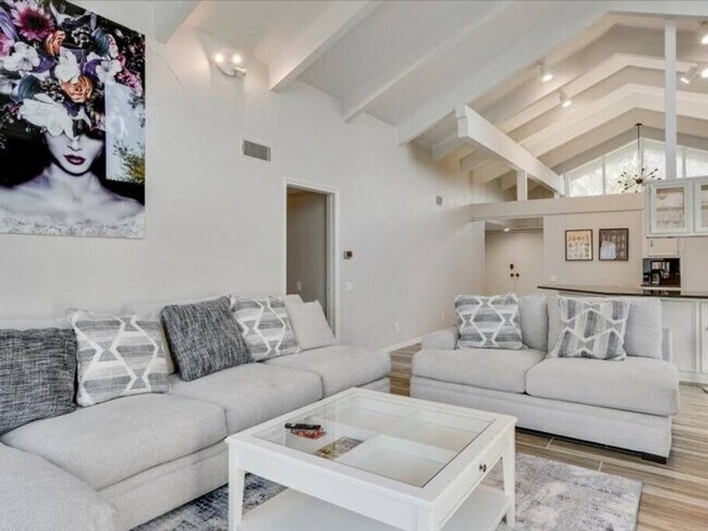 Building Photo - 610 W Northgate Dr