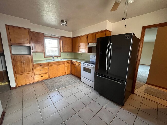 Building Photo - 2430 W Manhattan Dr