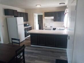 Building Photo - 380 S Wagon Wheel Dr