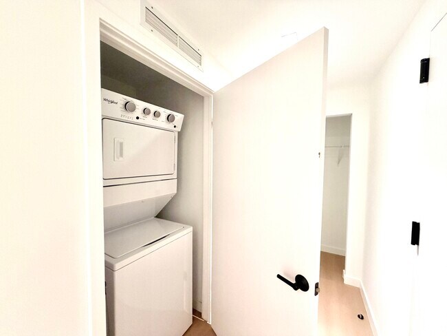 Foto del edificio - 107 NW 32nd St