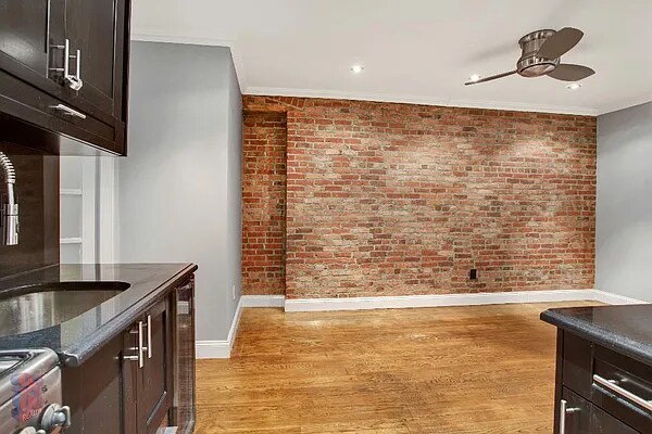 Foto del edificio - 410 E 9th St