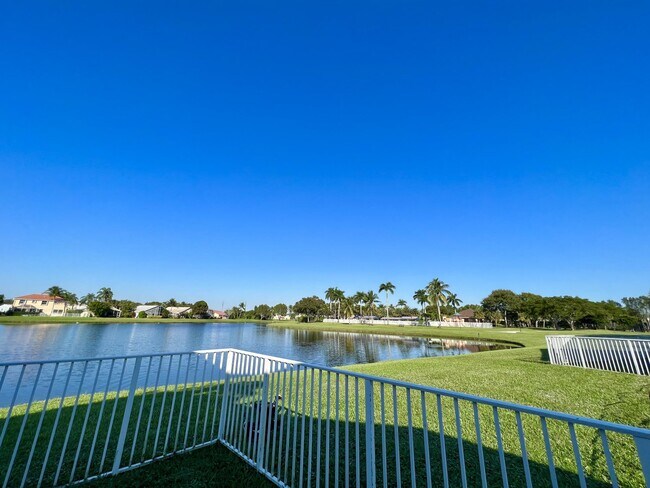 Foto del edificio - 18859 La Costa Ln