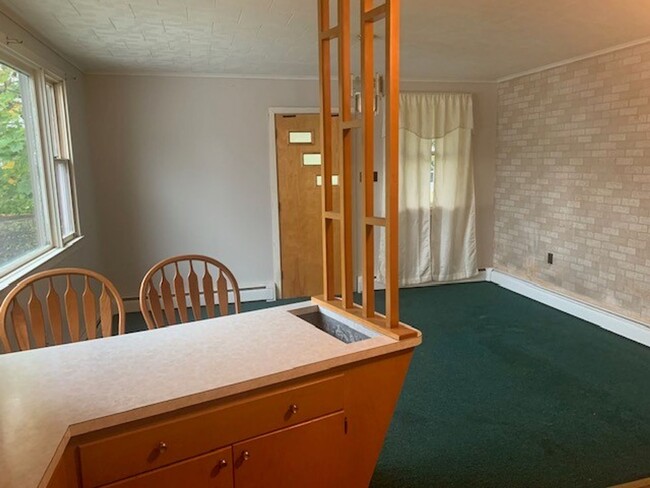 Building Photo - 3 bedroom 1 bathroom