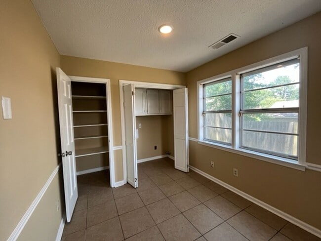Building Photo - Renovated 4 Bedroom 2 Bath home for Rent!