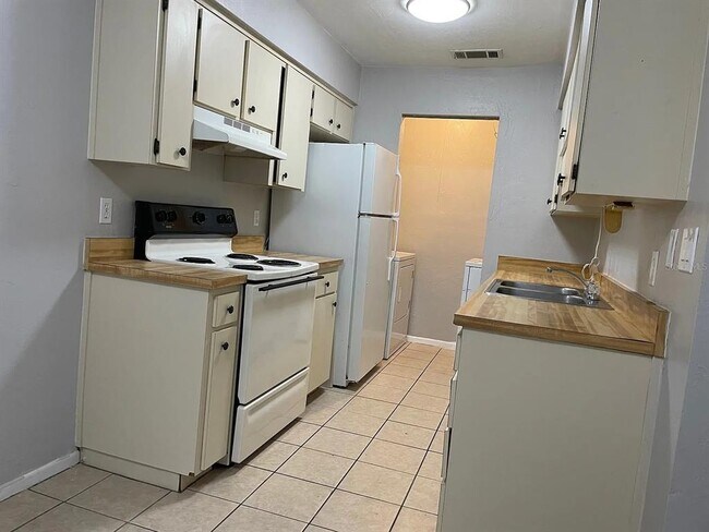 Foto del edificio - 2210 SW 70th Terrace