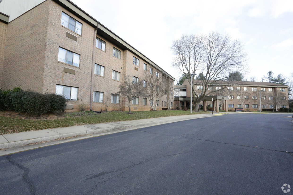 Primary Photo - Warrenton Manor Apartments - 55 & Older