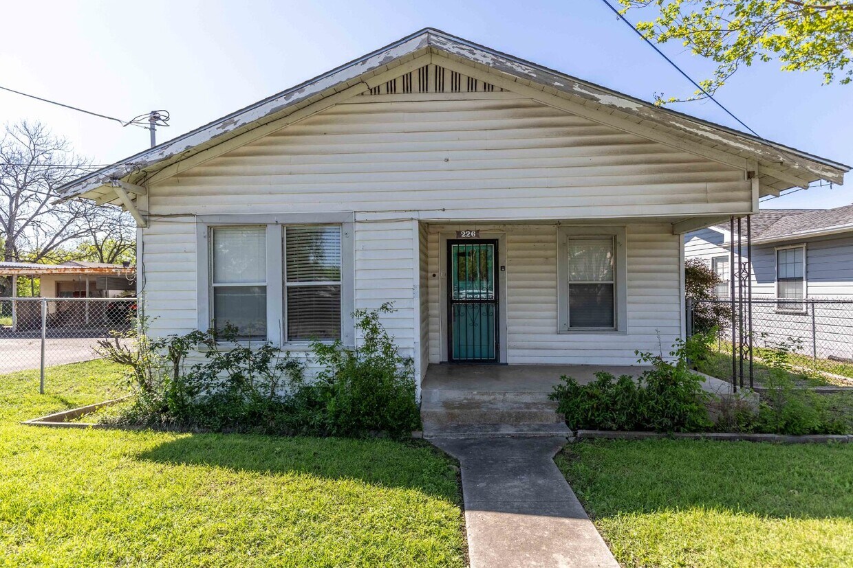 Primary Photo - 226 W. Harding Blvd