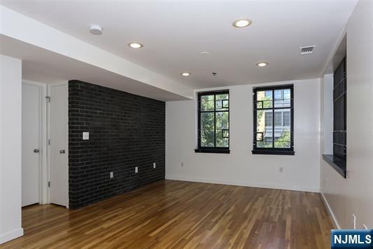 Building Photo - 1320 Bloomfield St