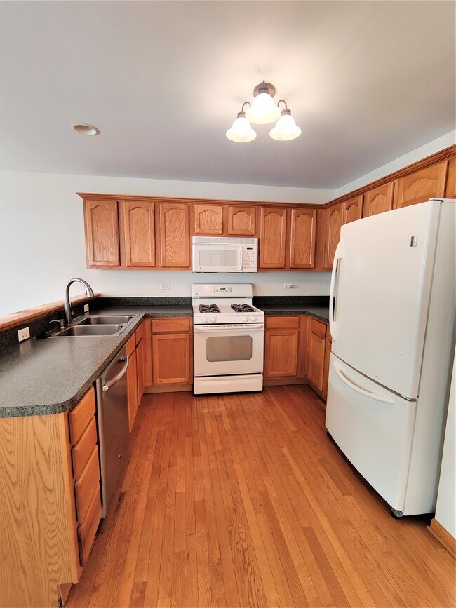 Building Photo - 311 Poplar Dr