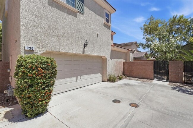 Building Photo - 2206 Cast Pebble Dr