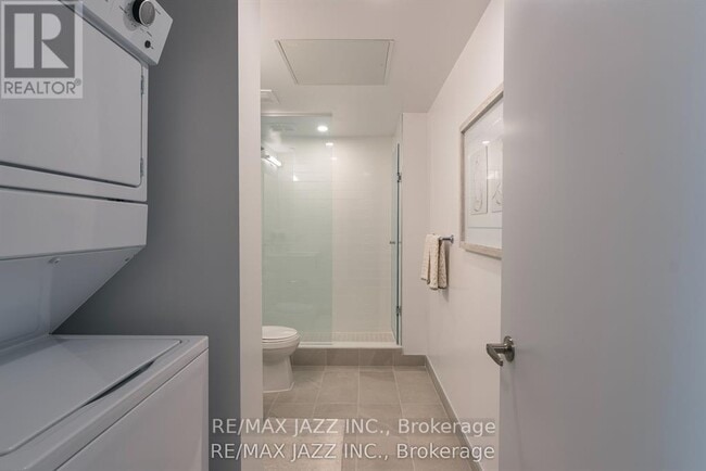 Building Photo - 80 Bond St E