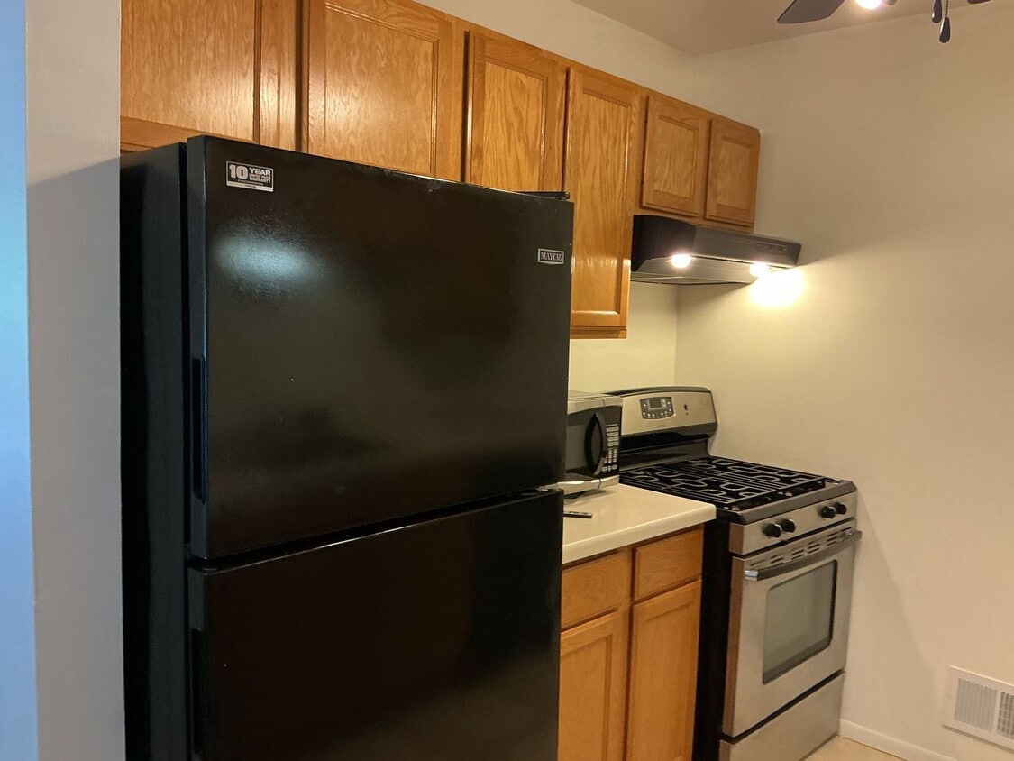 Primary Photo - 2 Bedroom Upper Condo with parking