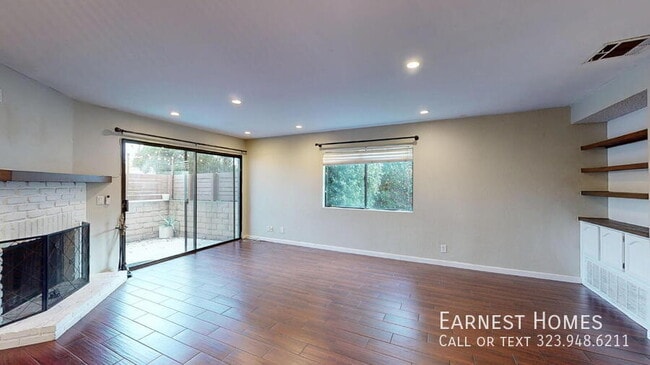 Foto del edificio - 7231 Balboa Blvd