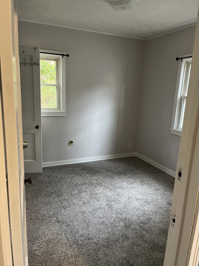 Building Photo - 1329 N Jenison Ave